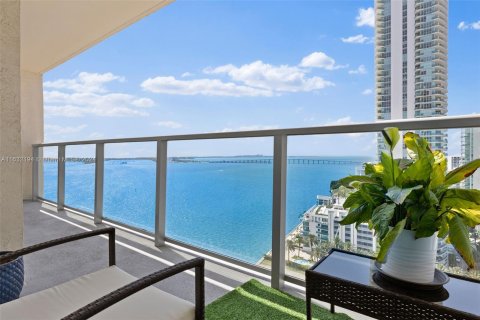 Condominio en alquiler en Miami, Florida, 1 dormitorio, 70.61 m2 № 1294689 - foto 1