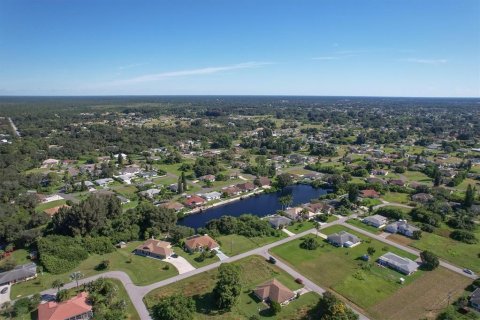 House in North Port, Florida 3 bedrooms, 168.52 sq.m. № 1354950 - photo 14