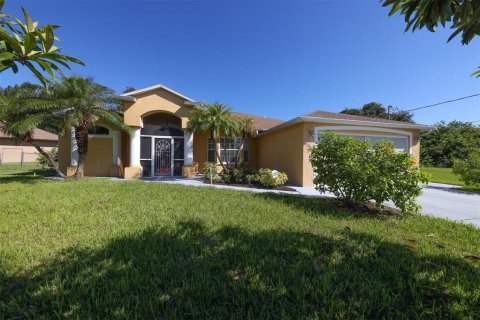 House in North Port, Florida 3 bedrooms, 168.52 sq.m. № 1354950 - photo 4