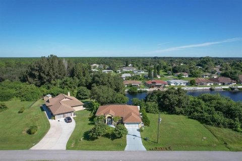 House in North Port, Florida 3 bedrooms, 168.52 sq.m. № 1354950 - photo 12