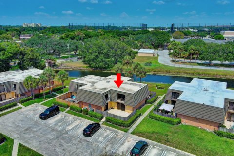 Touwnhouse à vendre à West Palm Beach, Floride: 2 chambres, 114.83 m2 № 1188655 - photo 1