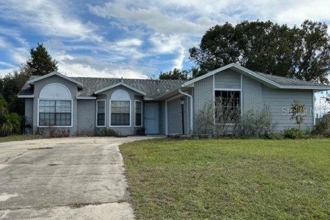 Villa ou maison à vendre à Deltona, Floride: 3 chambres, 120.59 m2 № 925860 - photo 1