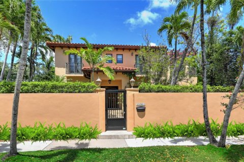 Casa en venta en Miami, Florida, 4 dormitorios, 374.3 m2 № 1412219 - foto 1