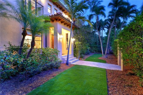 Casa en venta en Miami, Florida, 4 dormitorios, 374.3 m2 № 1412219 - foto 3