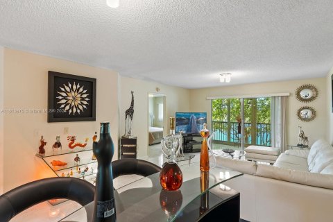 Copropriété à vendre à Pembroke Pines, Floride: 2 chambres, 112.13 m2 № 1236144 - photo 13