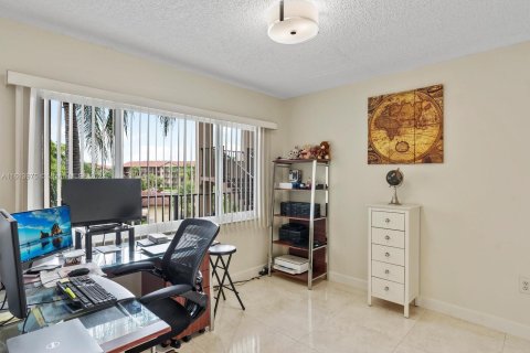 Copropriété à vendre à Pembroke Pines, Floride: 2 chambres, 112.13 m2 № 1236144 - photo 22