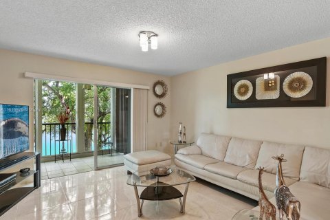 Copropriété à vendre à Pembroke Pines, Floride: 2 chambres, 112.13 m2 № 1236144 - photo 11