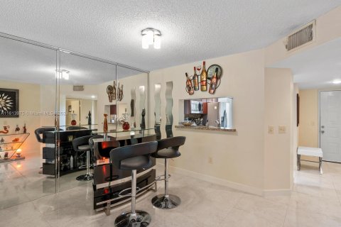 Condominio en venta en Pembroke Pines, Florida, 2 dormitorios, 112.13 m2 № 1236144 - foto 27