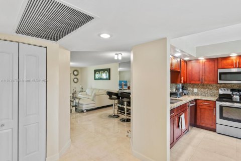 Condominio en venta en Pembroke Pines, Florida, 2 dormitorios, 112.13 m2 № 1236144 - foto 5