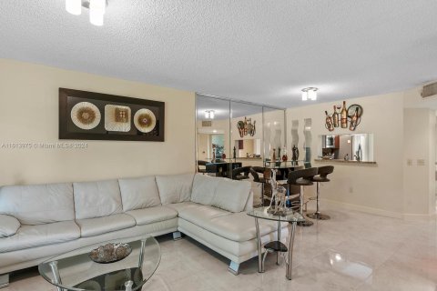 Copropriété à vendre à Pembroke Pines, Floride: 2 chambres, 112.13 m2 № 1236144 - photo 25