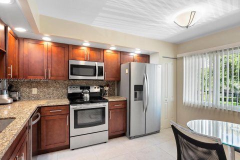 Condominio en venta en Pembroke Pines, Florida, 2 dormitorios, 112.13 m2 № 1236144 - foto 3