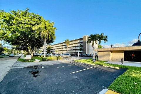 Condominio en venta en Hollywood, Florida, 2 dormitorios, 92.16 m2 № 1236101 - foto 2