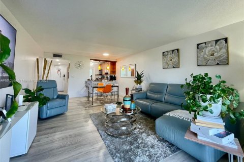 Condominio en venta en Hollywood, Florida, 2 dormitorios, 92.16 m2 № 1236101 - foto 12