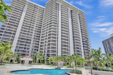 Condo in Aventura, Florida, 2 bedrooms  № 1236100 - photo 1