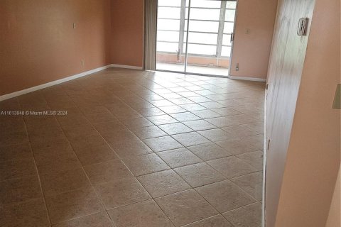 Copropriété à vendre à Sunrise, Floride: 2 chambres, 95.22 m2 № 1236143 - photo 7