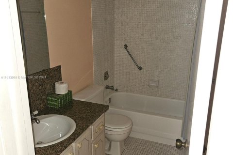 Condo in Sunrise, Florida, 2 bedrooms  № 1236143 - photo 13