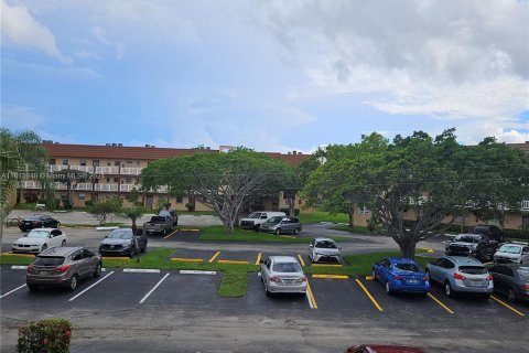 Condo in Sunrise, Florida, 2 bedrooms  № 1236143 - photo 24