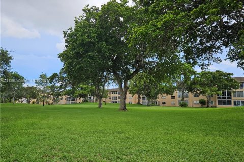 Condo in Sunrise, Florida, 2 bedrooms  № 1236143 - photo 2