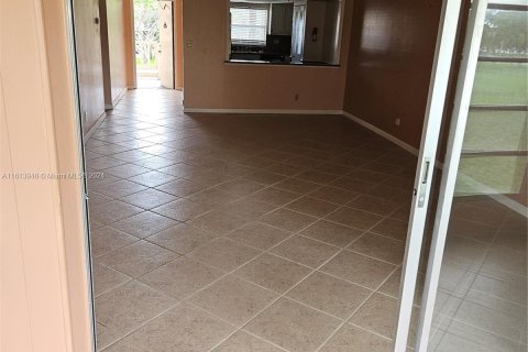 Condo in Sunrise, Florida, 2 bedrooms  № 1236143 - photo 8