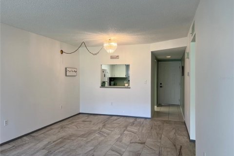 Condo in Largo, Florida, 2 bedrooms  № 1380022 - photo 17