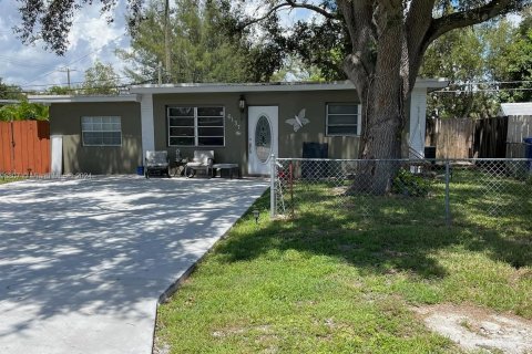House in Hollywood, Florida 3 bedrooms, 81.01 sq.m. № 1189058 - photo 1