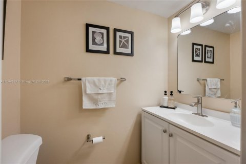 Condo in Hollywood, Florida, 2 bedrooms  № 1189019 - photo 11