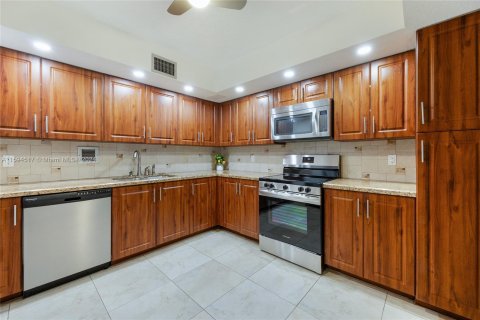 Condo in Hollywood, Florida, 2 bedrooms  № 1189019 - photo 4