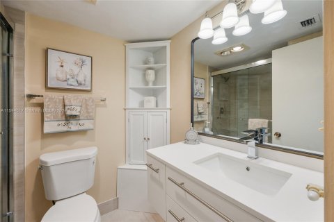 Condo in Hollywood, Florida, 2 bedrooms  № 1189019 - photo 9