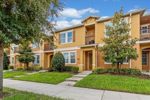 Townhouse in Winter Garden, Florida 3 bedrooms, 179.86 sq.m. № 1394489 - photo 1