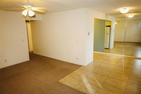 Copropriété à vendre à Pembroke Pines, Floride: 2 chambres, 88.54 m2 № 888013 - photo 12