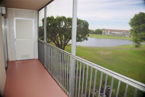 Copropriété à vendre à Pembroke Pines, Floride: 2 chambres, 88.54 m2 № 888013 - photo 3