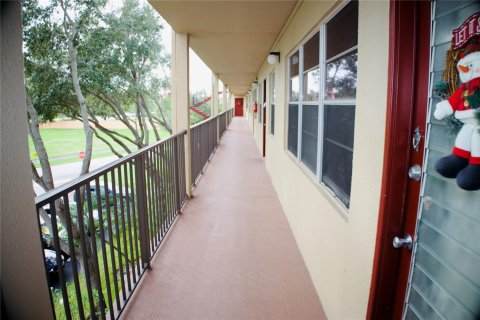 Copropriété à vendre à Pembroke Pines, Floride: 2 chambres, 88.54 m2 № 888013 - photo 14