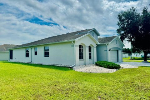 House in Spring Hill, Florida 3 bedrooms, 193.24 sq.m. № 1382872 - photo 2