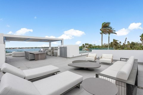 Casa en venta en West Palm Beach, Florida, 7 dormitorios, 749.91 m2 № 1132934 - foto 16