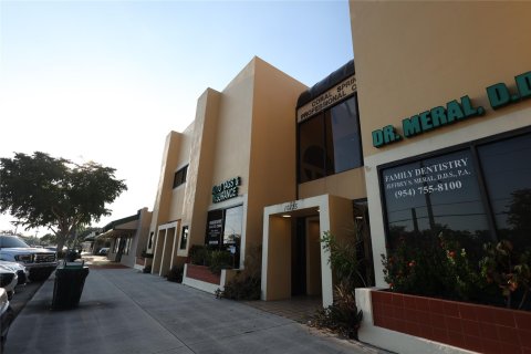 Купить коммерческую недвижимость в Корал-Спрингс, Флорида № 1132971 - фото 7