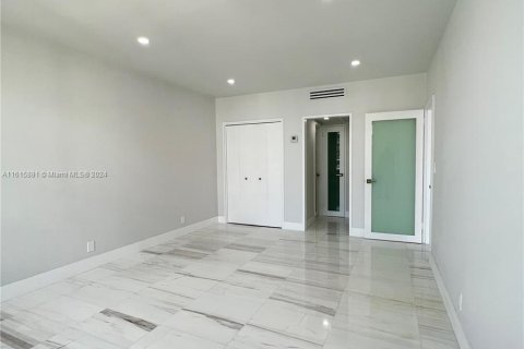 Copropriété à vendre à Miami Beach, Floride: 2 chambres, 95.69 m2 № 1238072 - photo 23