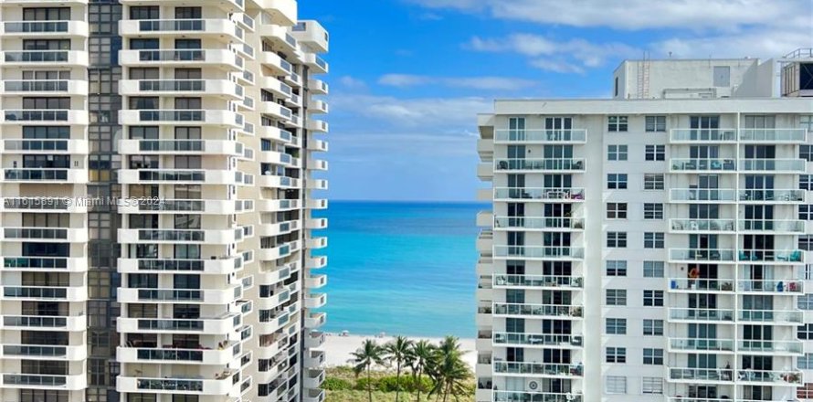 Condominio en Miami Beach, Florida, 2 dormitorios  № 1238072