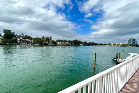 Condo in Miami Beach, Florida, 2 bedrooms  № 1238072 - photo 25