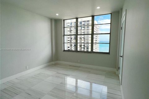 Condo in Miami Beach, Florida, 2 bedrooms  № 1238072 - photo 14