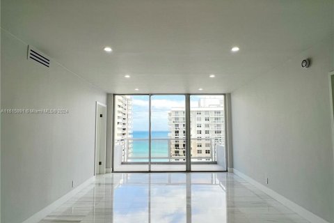 Condo in Miami Beach, Florida, 2 bedrooms  № 1238072 - photo 30