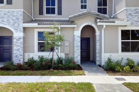 Townhouse in Homestead, Florida 3 bedrooms, 123.37 sq.m. № 878393 - photo 1