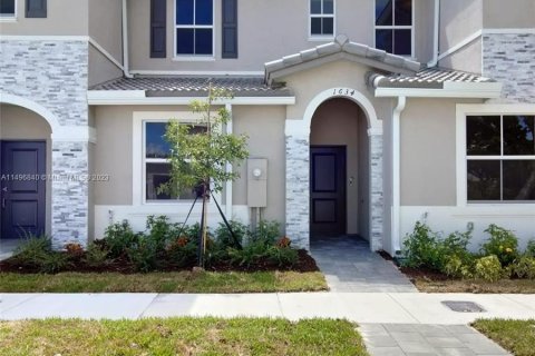 Adosado en venta en Homestead, Florida, 3 dormitorios, 123.37 m2 № 878393 - foto 1