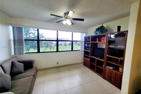 Copropriété à vendre à Sunrise, Floride: 2 chambres, 89.19 m2 № 1375872 - photo 16