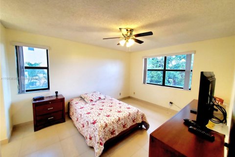 Condo in Sunrise, Florida, 2 bedrooms  № 1375872 - photo 20