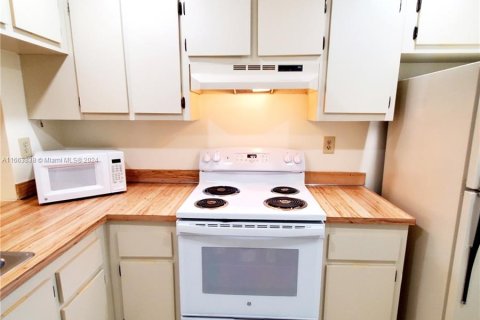 Condo in Sunrise, Florida, 2 bedrooms  № 1375872 - photo 4