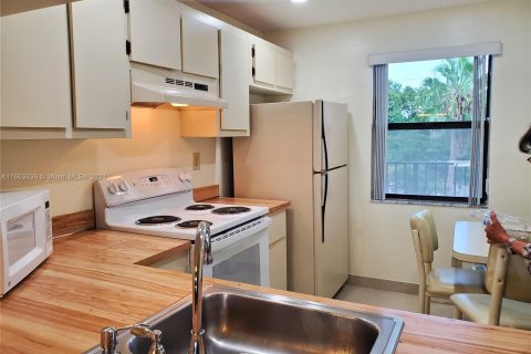 Condo in Sunrise, Florida, 2 bedrooms  № 1375872 - photo 10