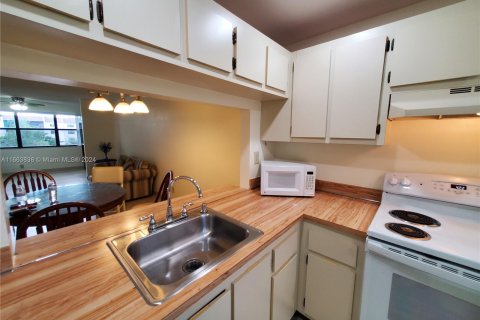 Condo in Sunrise, Florida, 2 bedrooms  № 1375872 - photo 9