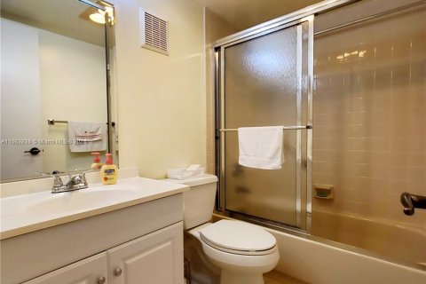 Condo in Sunrise, Florida, 2 bedrooms  № 1375872 - photo 28