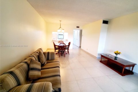 Condo in Sunrise, Florida, 2 bedrooms  № 1375872 - photo 15