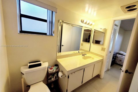 Condo in Sunrise, Florida, 2 bedrooms  № 1375872 - photo 30